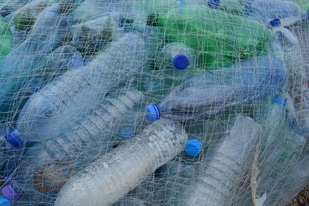 O papel dos ríos no transporte dos residuos plásticos ao mar